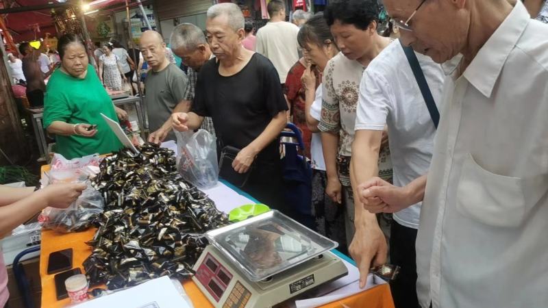 新品芝麻丸地摊跑江湖厂家批发黑芝麻丸坚果丸子独立包装零食