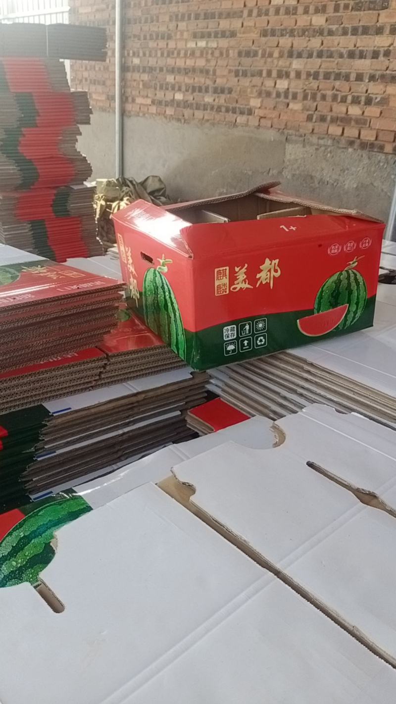台农麒麟西瓜大量上市，价格便宜