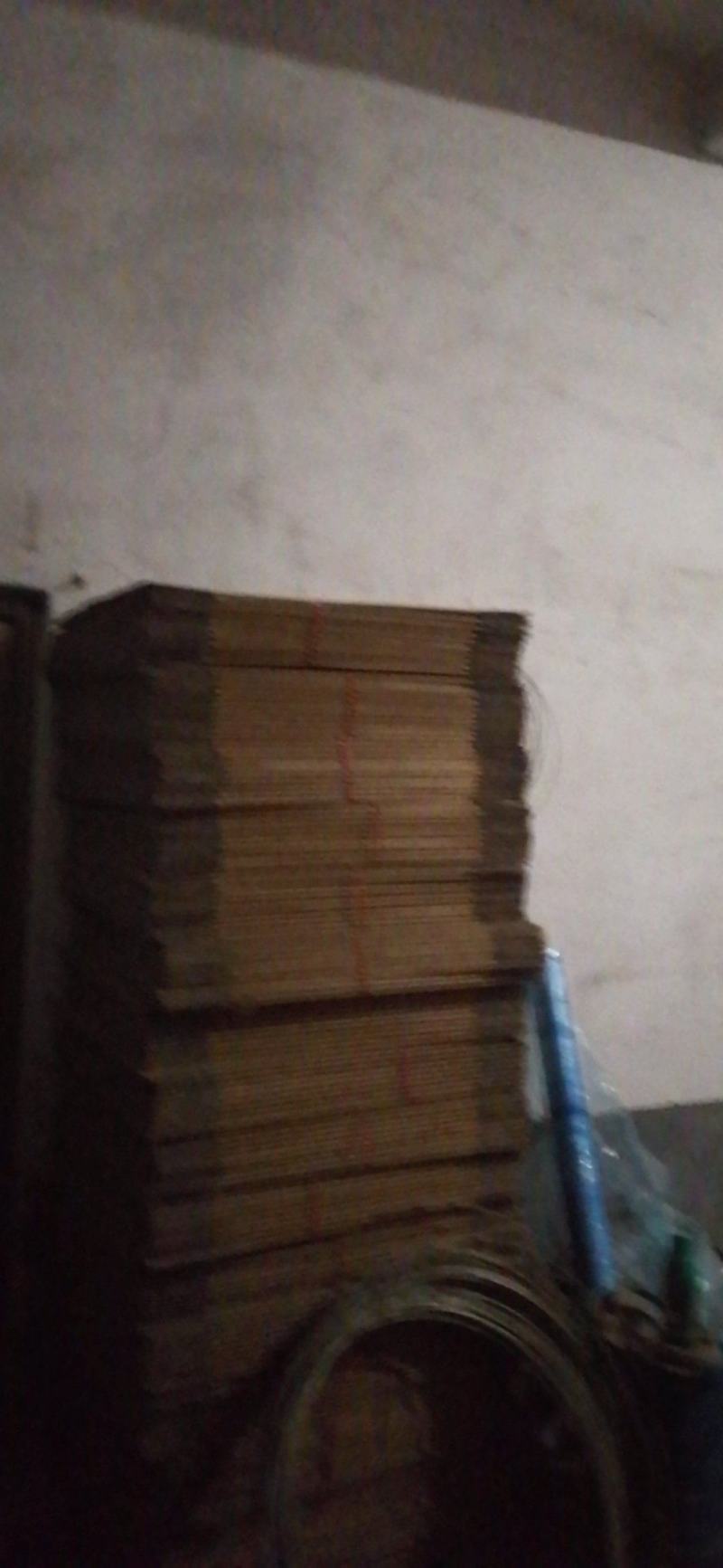 烟箱，无包装图案，去年新定制的没有用。