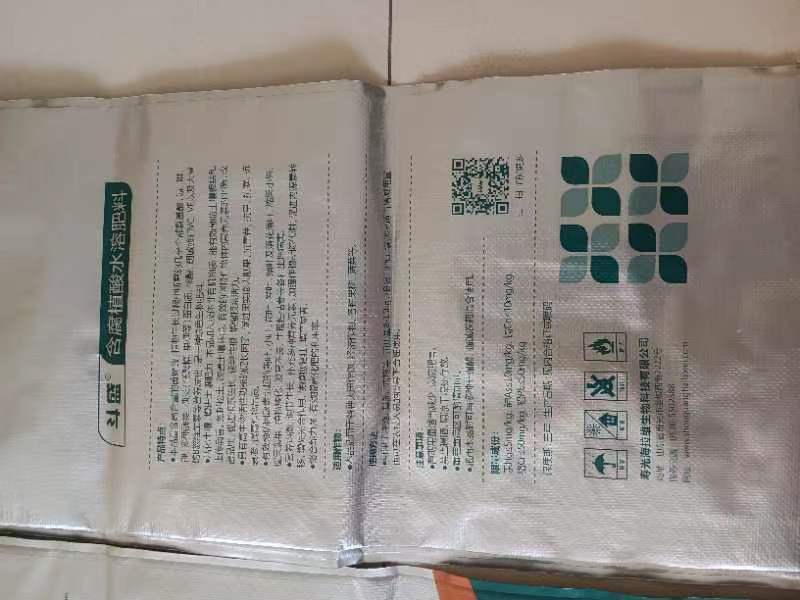 含腐植酸水溶肥料，全水溶，改良土壤，增产增收