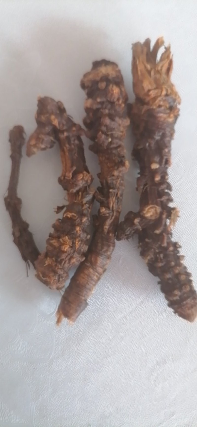 缠丝羌活，干品统货，无虫蛀，无腐烂，无来质，有需要联系。