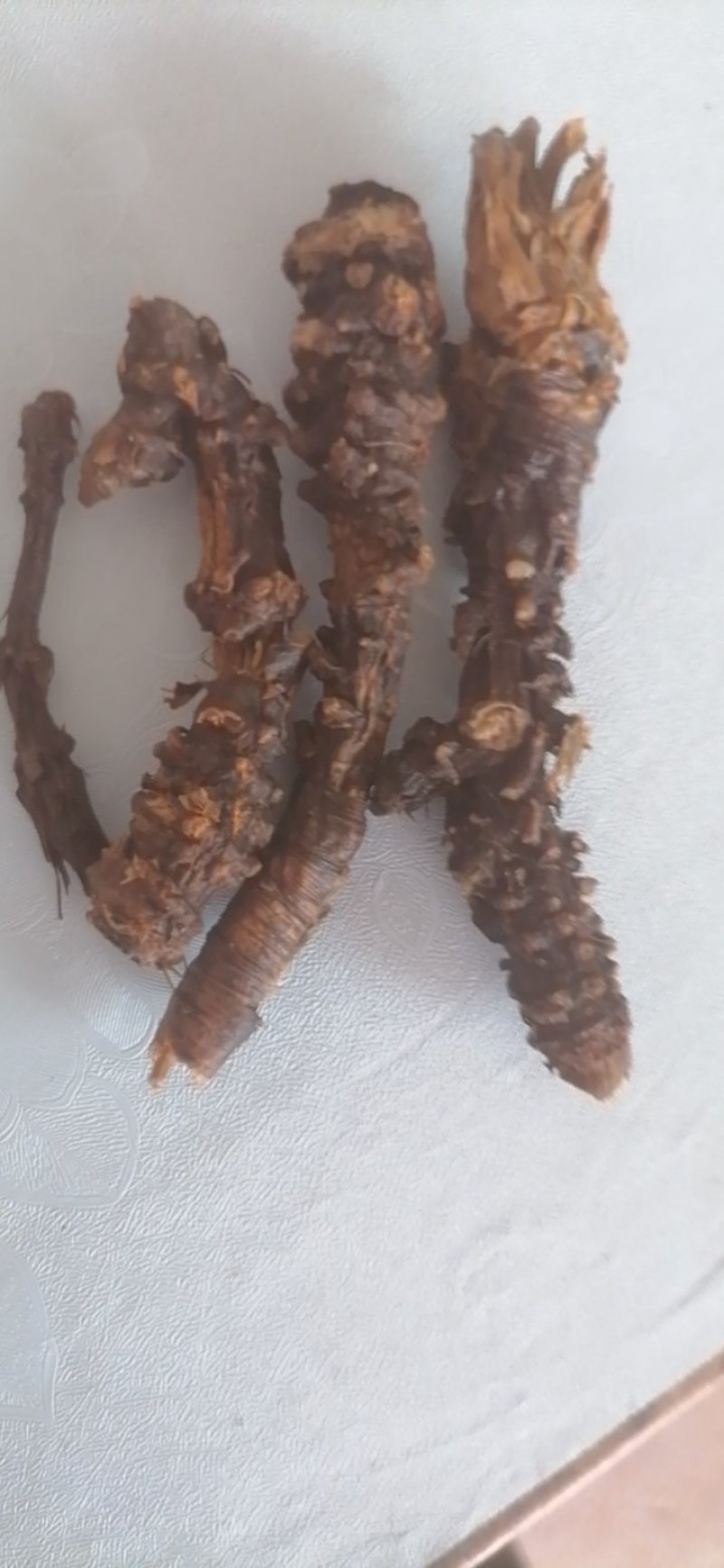 缠丝羌活，干品统货，无虫蛀，无腐烂，无来质，有需要联系。