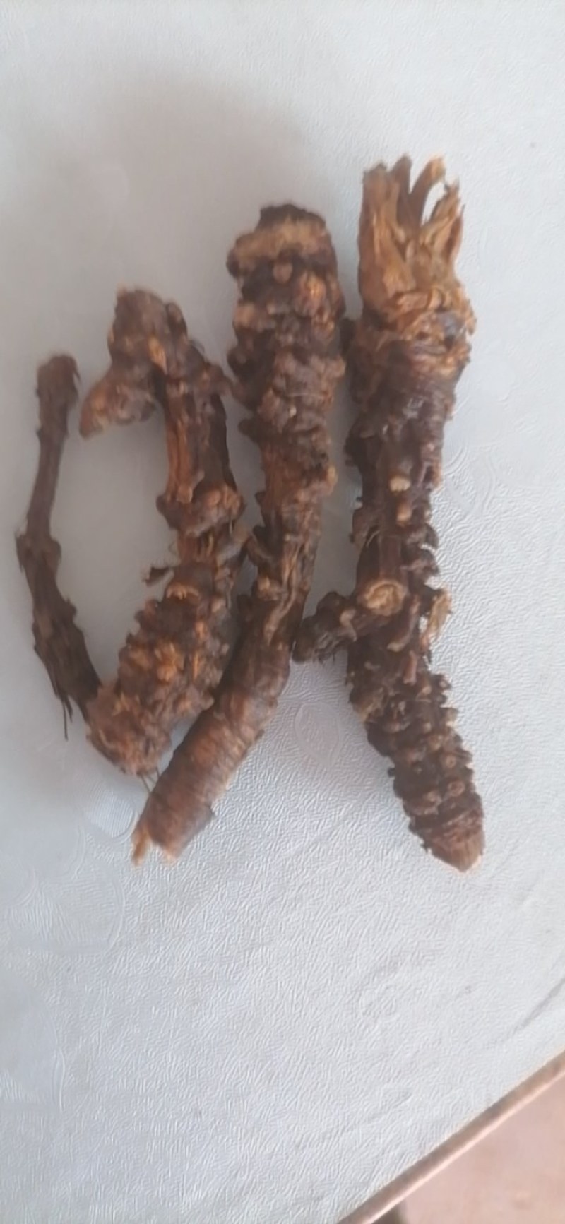 缠丝羌活，干品统货，无虫蛀，无腐烂，无来质，有需要联系。