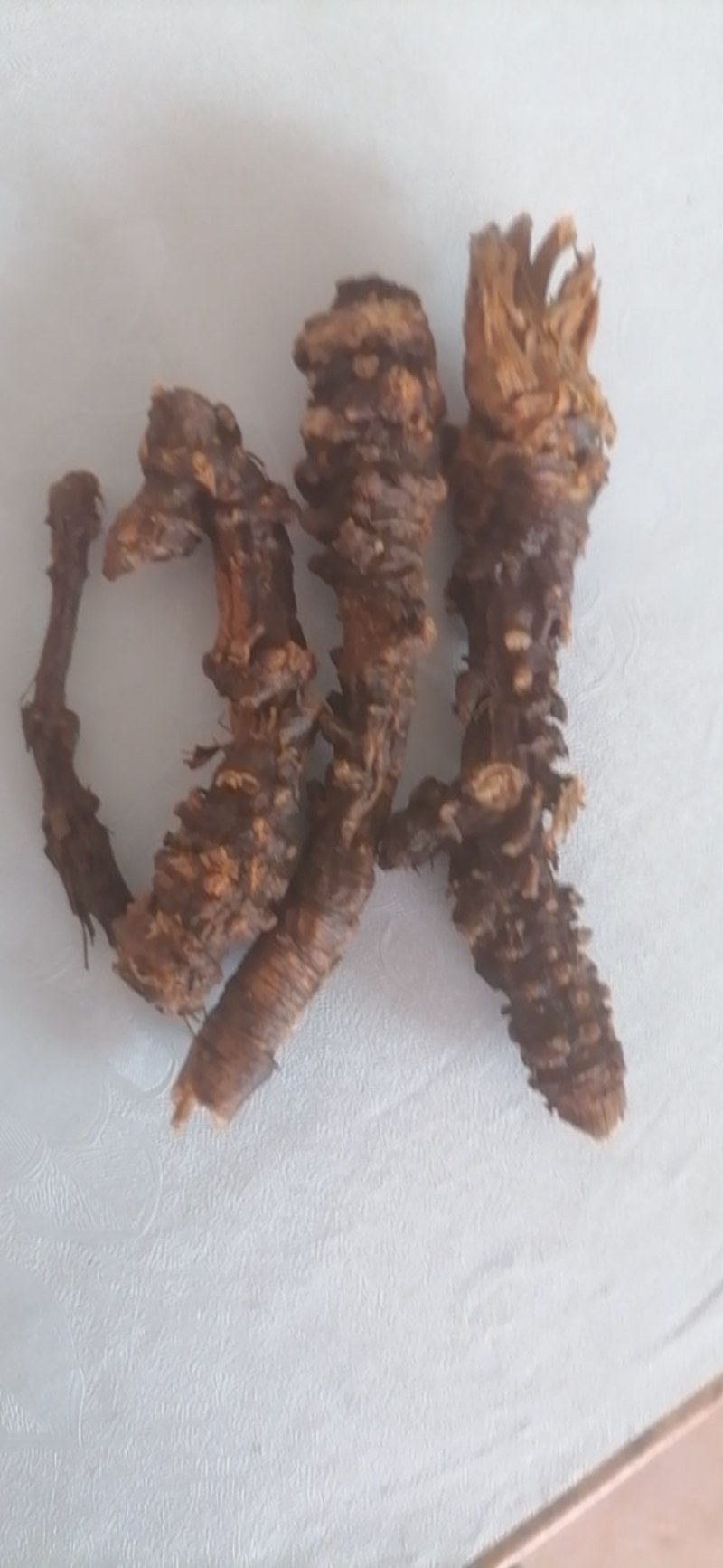 缠丝羌活，干品统货，无虫蛀，无腐烂，无来质，有需要联系。