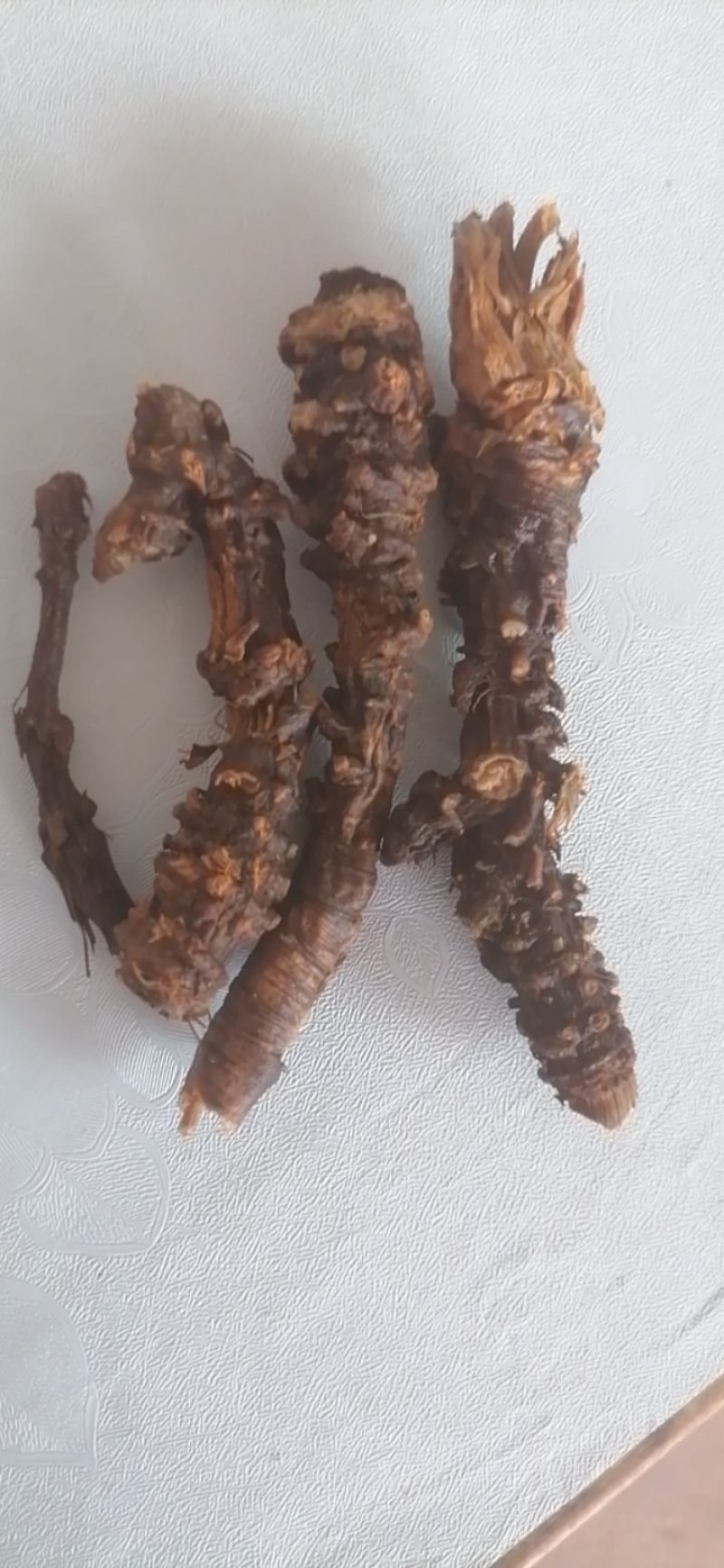 缠丝羌活，干品统货，无虫蛀，无腐烂，无来质，有需要联系。