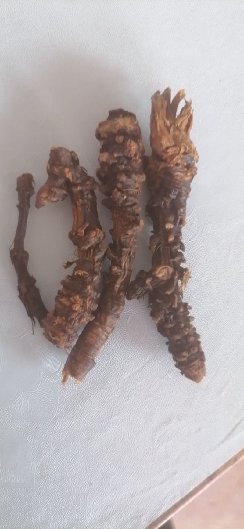 缠丝羌活，干品统货，无虫蛀，无腐烂，无来质，有需要联系。