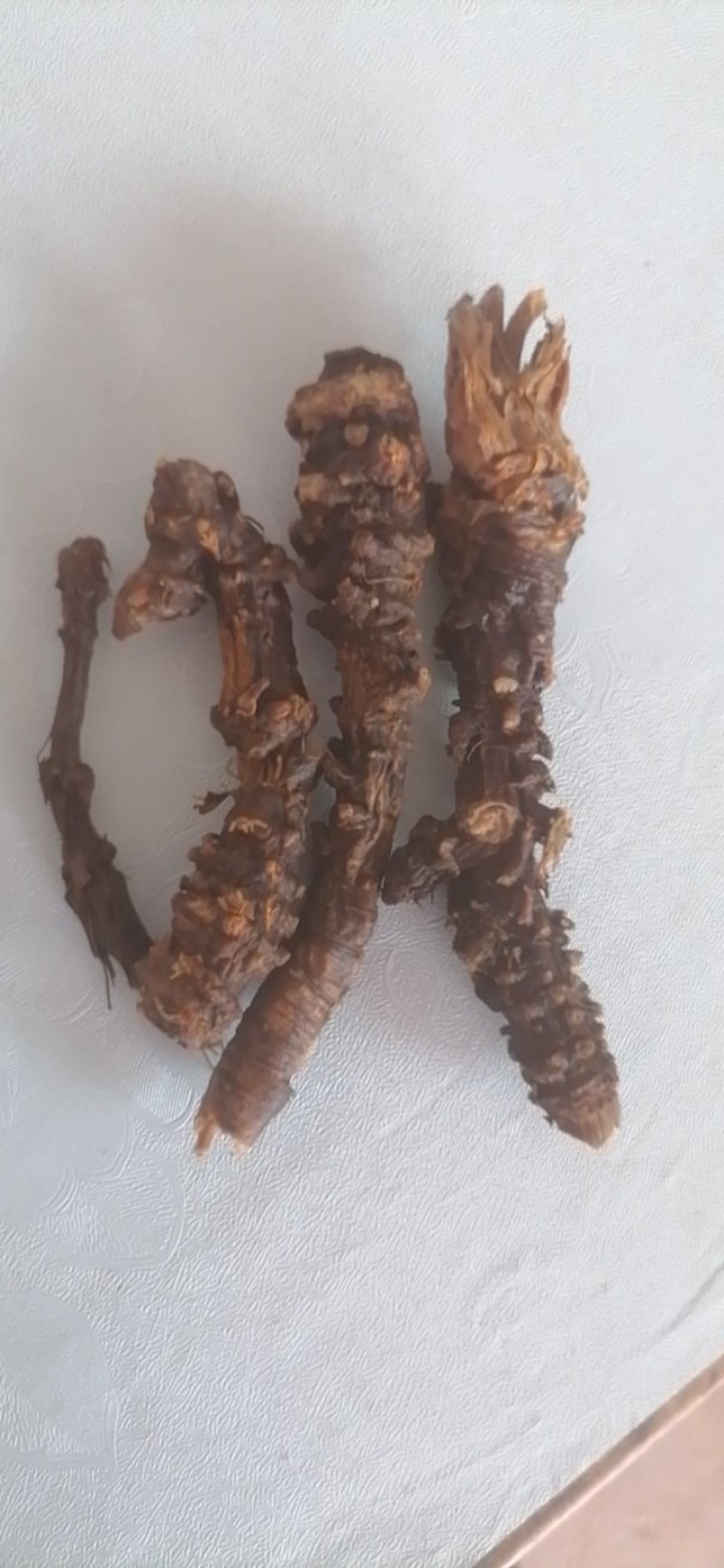 缠丝羌活，干品统货，无虫蛀，无腐烂，无来质，有需要联系。