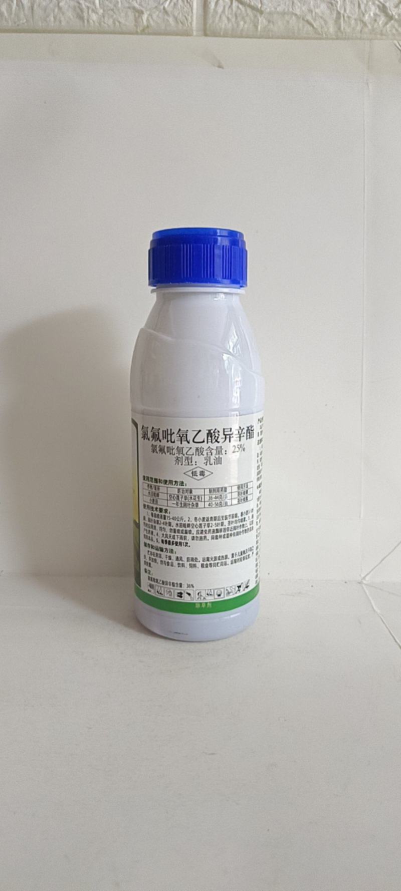 氯氟吡氧乙酸辛酯对猪秧秧拉拉秧等阔叶杂草有很好的防效