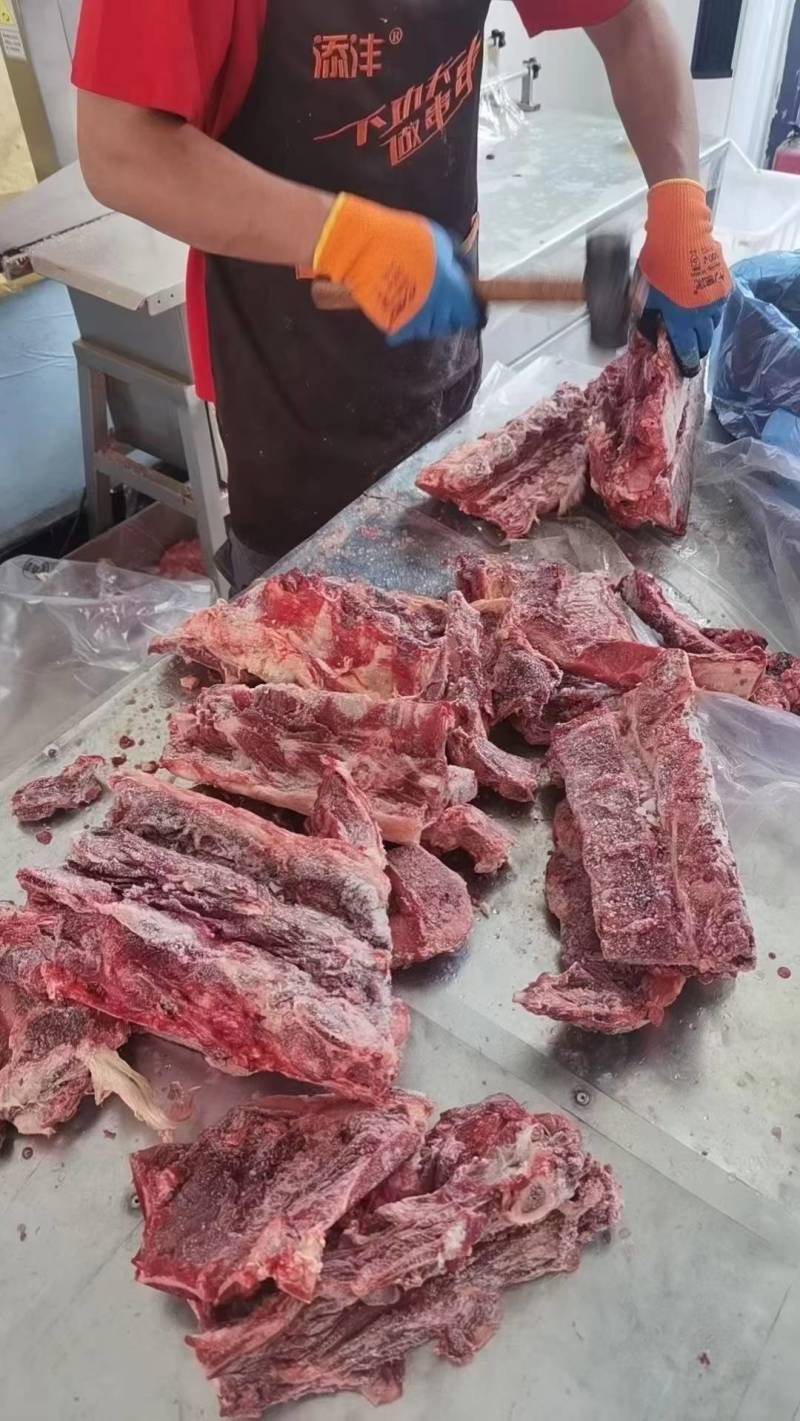 白菜价的牛骨头，新鲜肉大，不带胯骨！适合各种骨头馆，自助