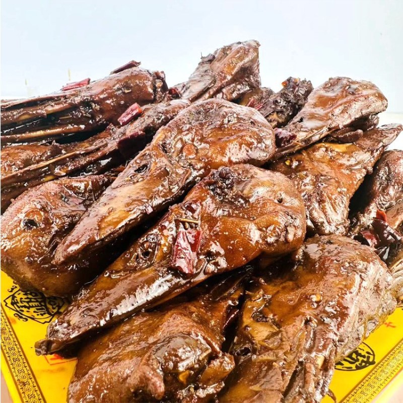 麻辣鸭头批发，一袋起发三袋包邮全国发货送货上门