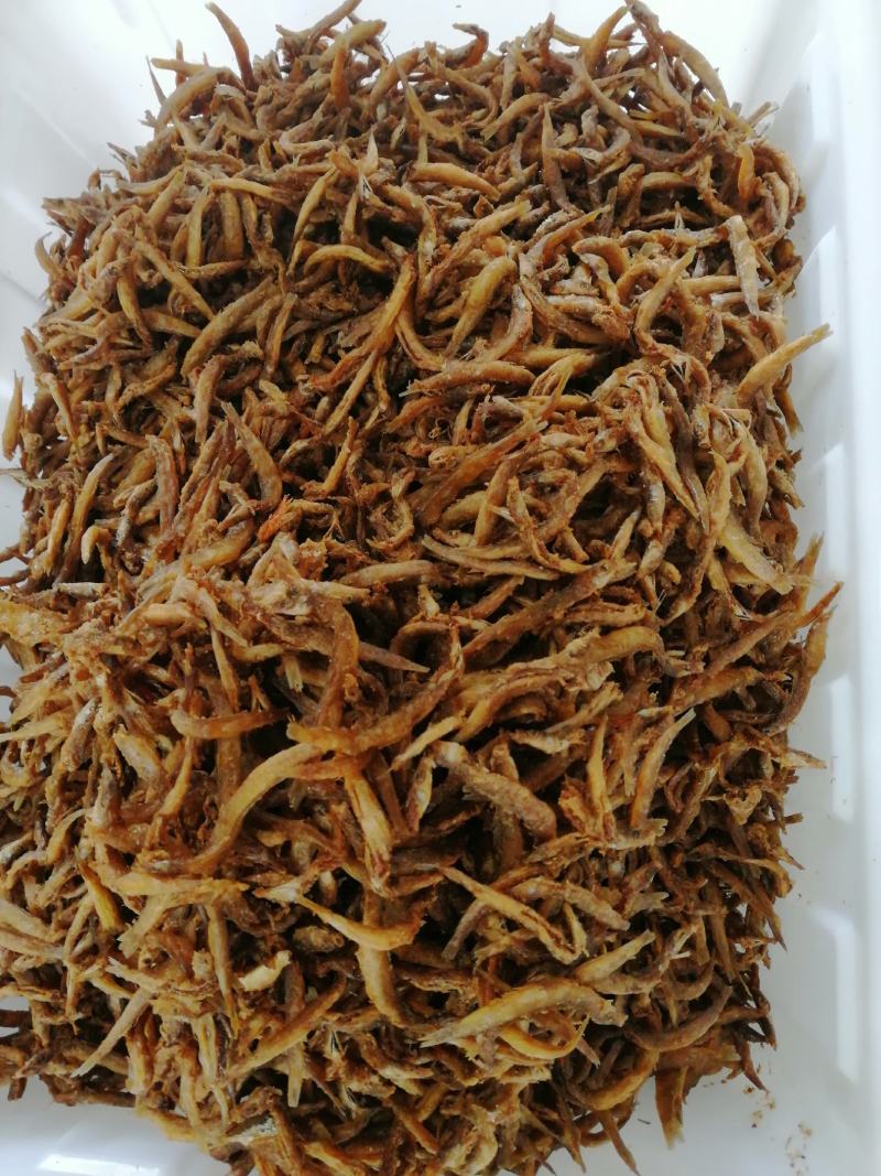 油炸小泥鳅去内脏油炸即食，油炸泥鳅