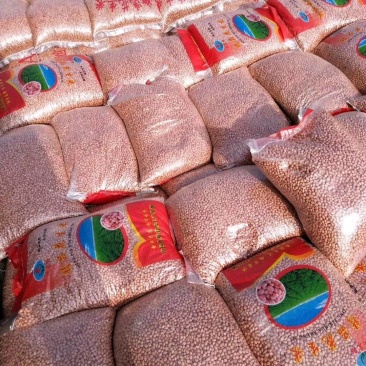 白沙新花生米8个筛选的精品，山东省邹城市华丰花生米加工