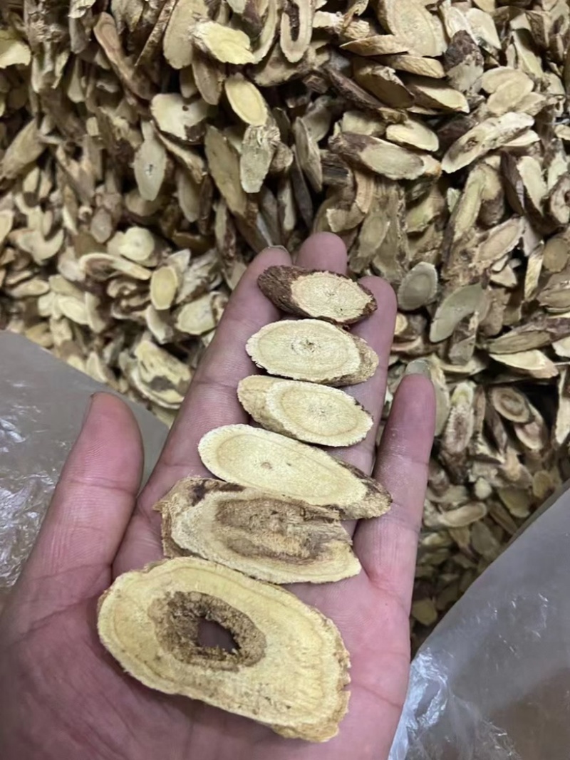 黄芪规格多，货品齐，有需要的老板下单就可以