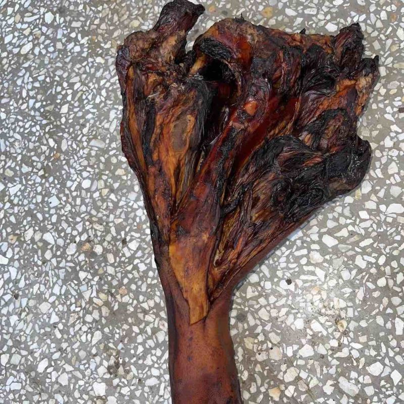 烟熏破开腊猪脚（腊肉香肠源头工厂一手货源量大从优）