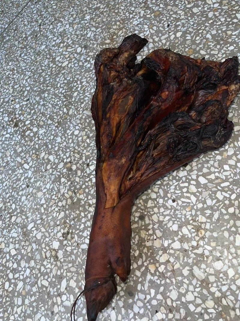 烟熏破开腊猪脚（腊肉香肠源头工厂一手货源量大从优）