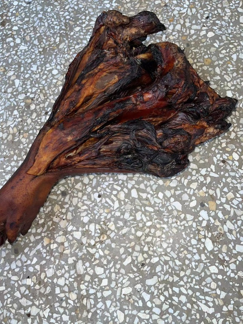 烟熏破开腊猪脚（腊肉香肠源头工厂一手货源量大从优）