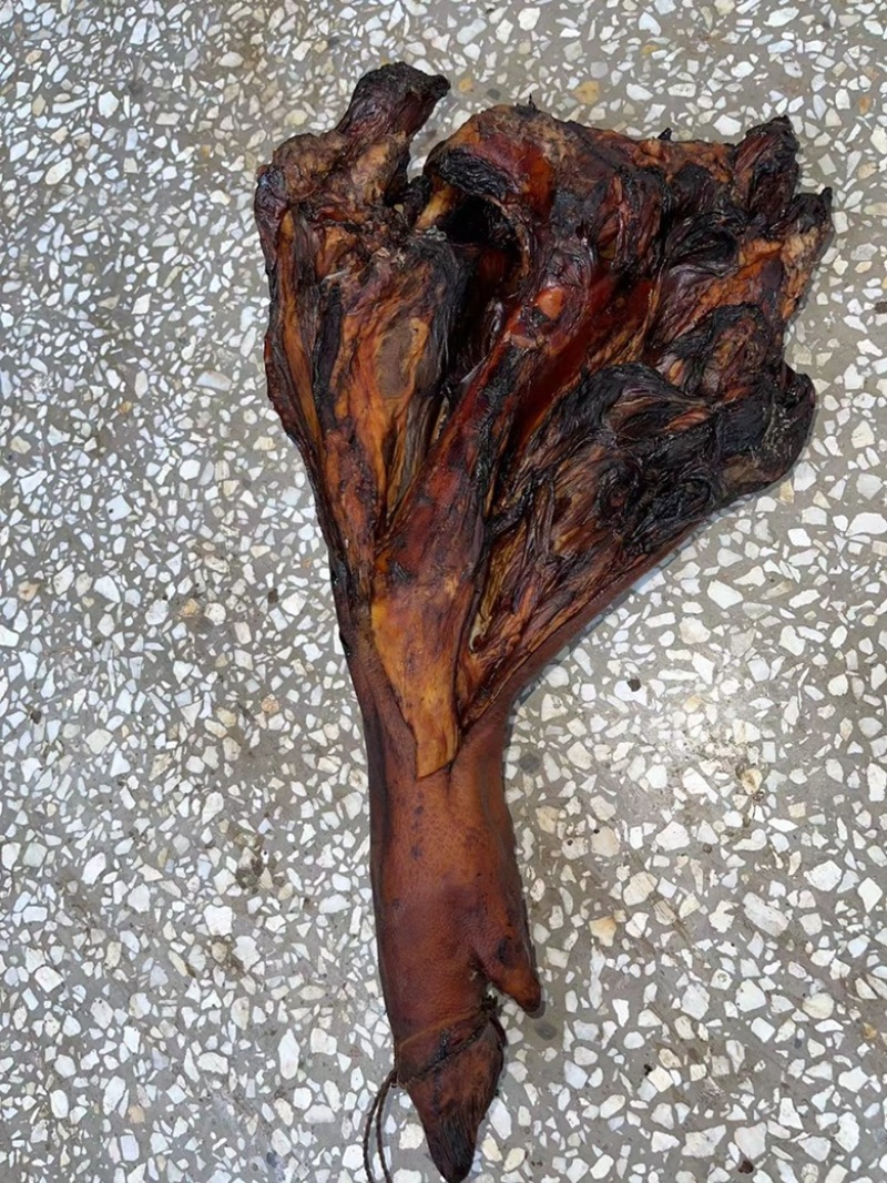 烟熏破开腊猪脚（腊肉香肠源头工厂一手货源量大从优）