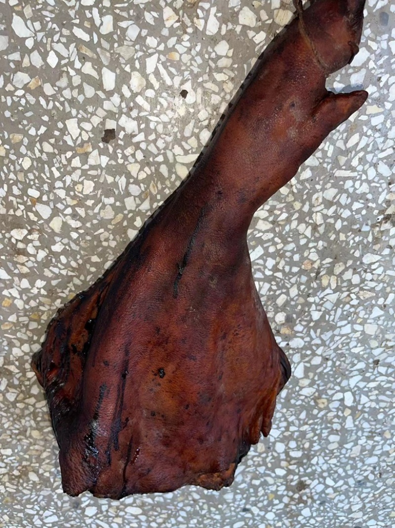 烟熏破开腊猪脚（腊肉香肠源头工厂一手货源量大从优）
