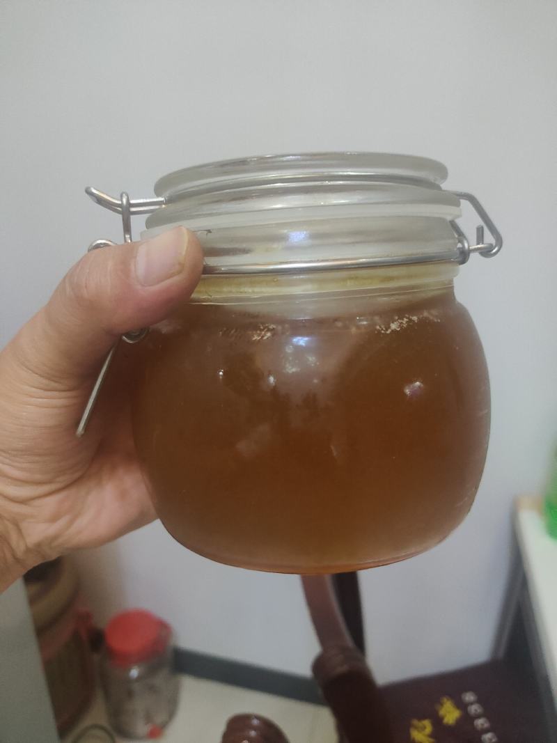 云南罗平油菜花海土蜂蜜