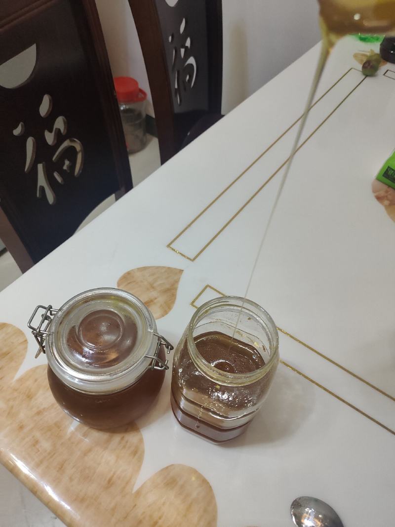 云南罗平油菜花海土蜂蜜