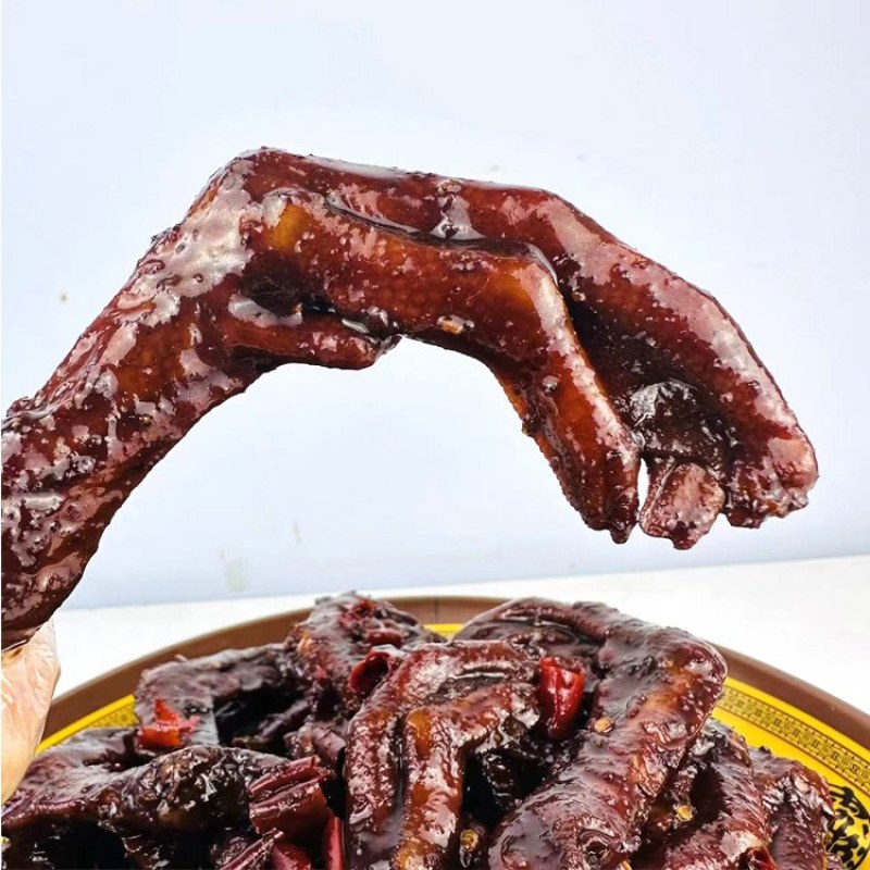 麻辣鸭掌批发，一袋起发三袋包邮全国发货送货上门
