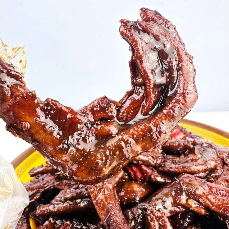 麻辣鸭掌批发，一袋起发三袋包邮全国发货送货上门
