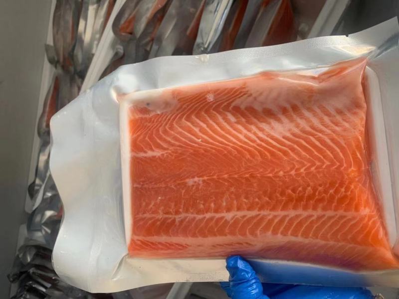 三文鱼日式料理即食冰鲜三文鱼冰鲜刺身中段生鱼片整条现切