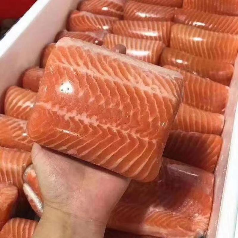 三文鱼日式料理即食冰鲜三文鱼冰鲜刺身中段生鱼片整条现切
