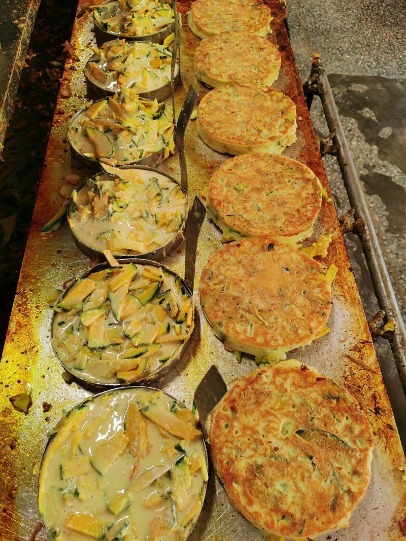 【南瓜饼】南瓜爱烤饼，软糯有营养。