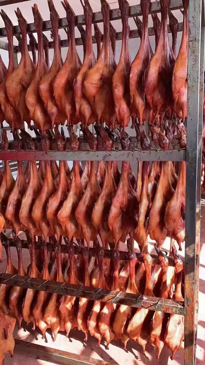 烟熏板鸭卤板鸭一手货源价格美丽库房现货质量保证