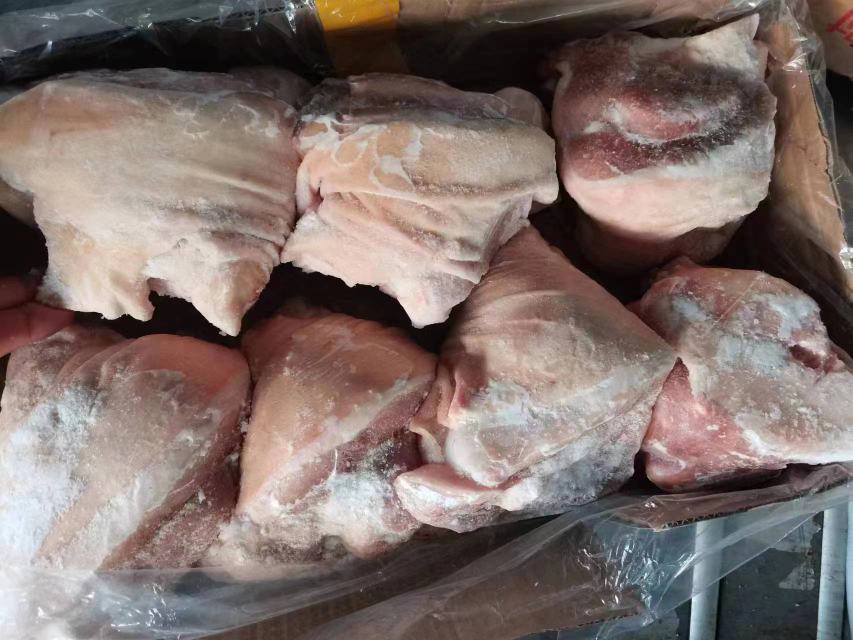 猪肉分割后悬挂预冷场景