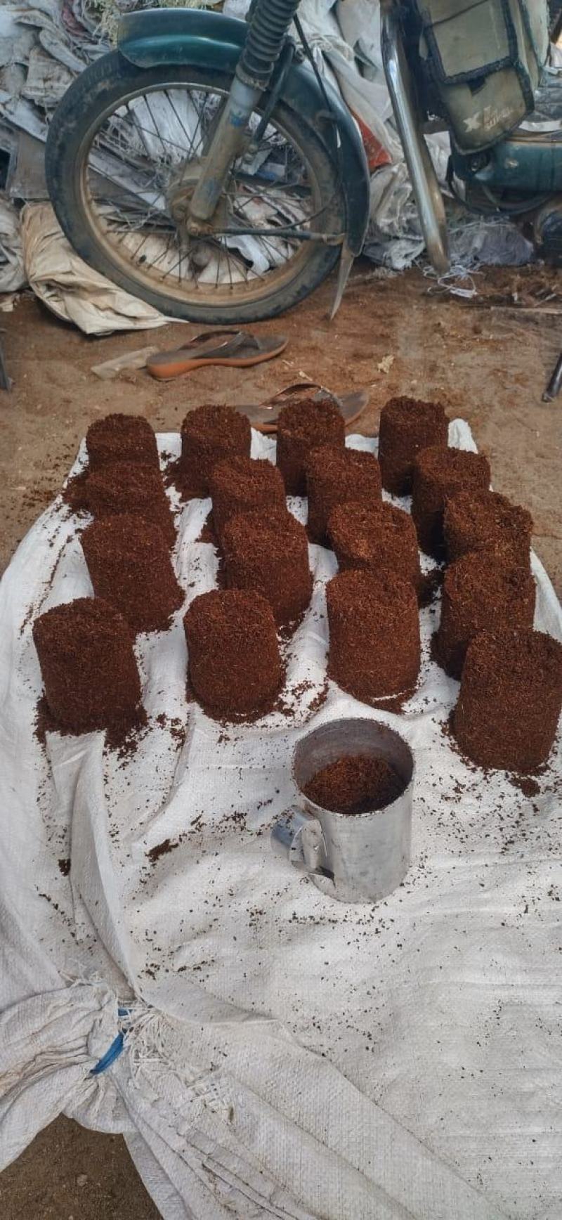 印度脱盐5公斤大椰糠砖育苗草莓蓝莓小盆栽花卉种植基质土