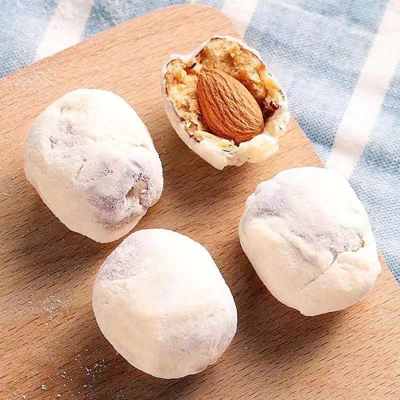 奶枣巴旦木夹心奶枣，有抹茶味、草莓味、巧克力味、奶香味
