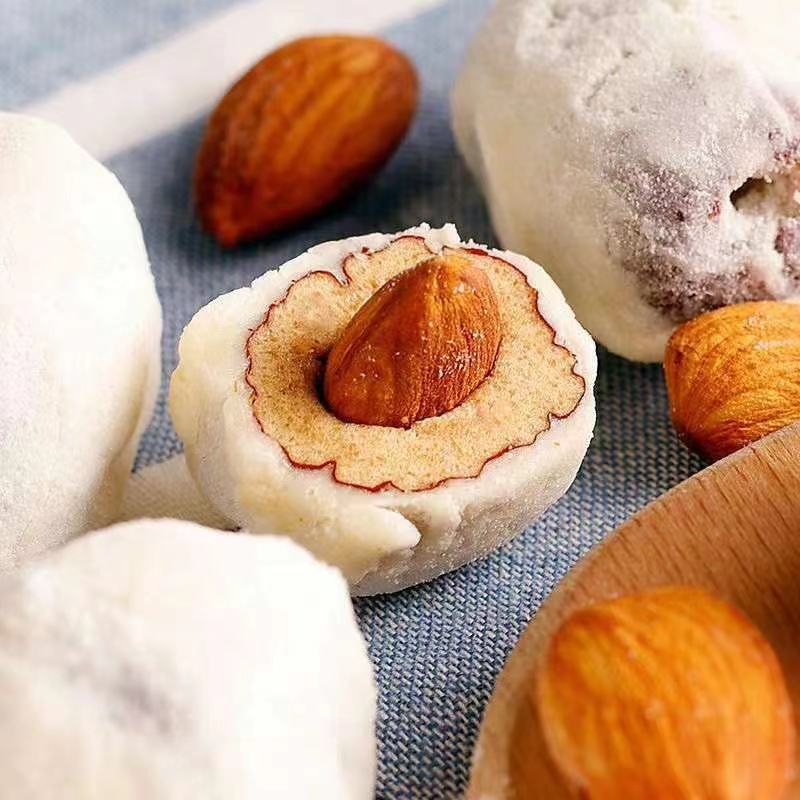 奶枣巴旦木夹心奶枣，有抹茶味、草莓味、巧克力味、奶香味