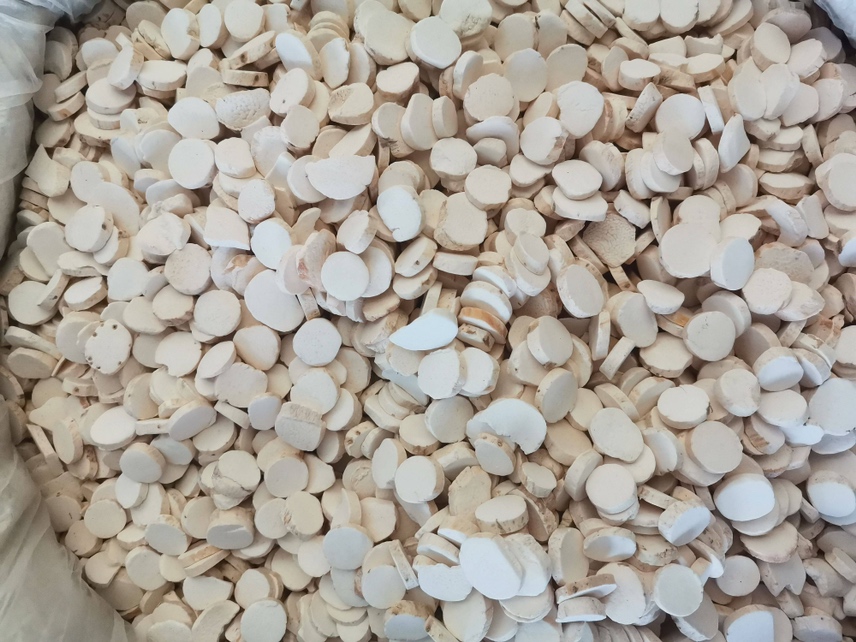 传统中药铺中的淮山片区