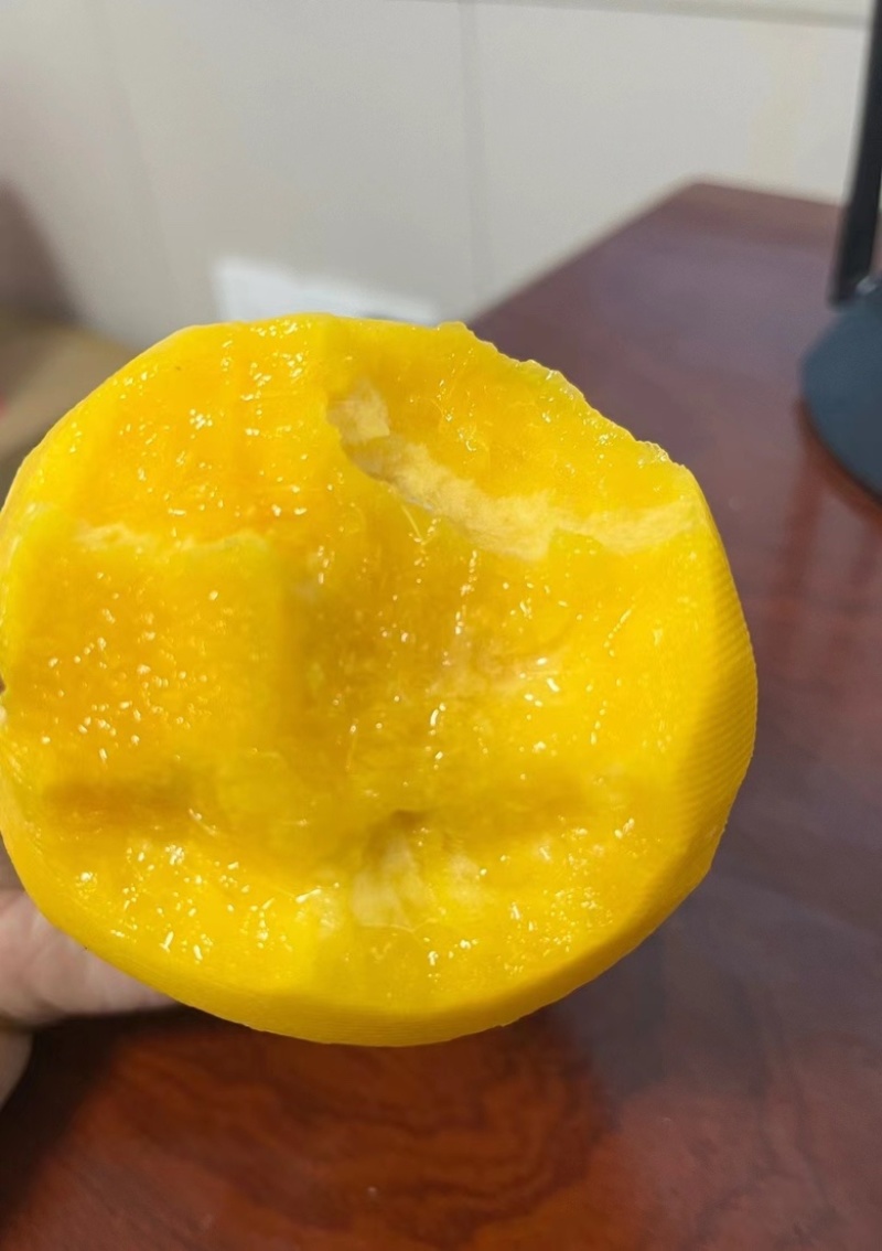 黄金蜜桃我们有五百多亩均可上市有需要的联系我