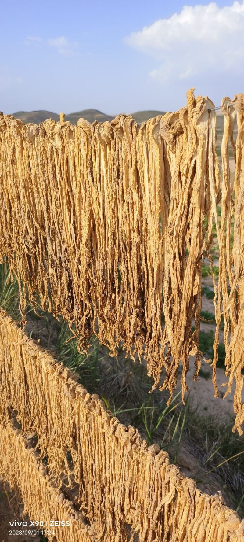 基地种植加工鲜品萝卜条，自然晾晒条形顺直口感脆甜，无霉斑