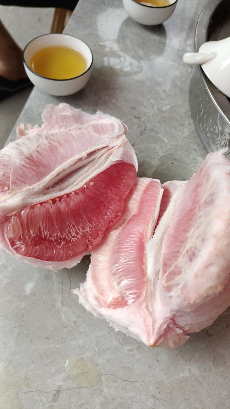 梅州密柚子己上市，三种品种白肉，单红，三红柚，需要的老板