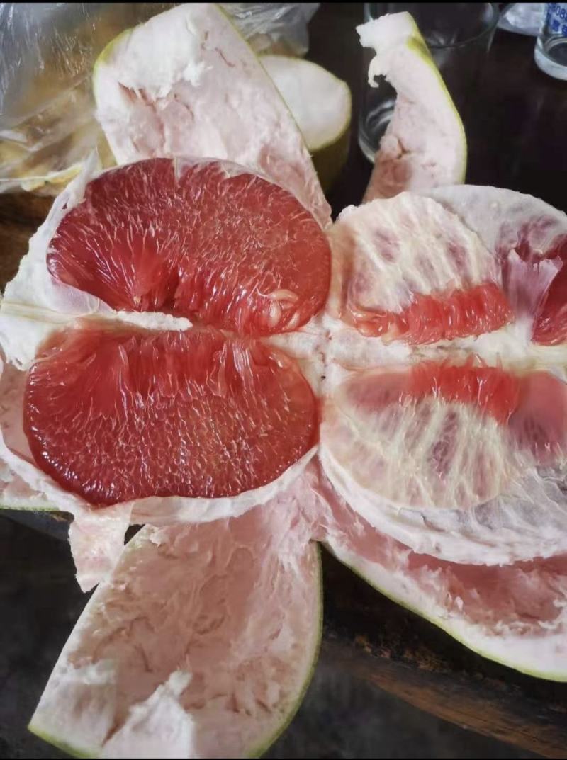 梅州密柚子己上市，三种品种白肉，单红，三红柚，需要的老板