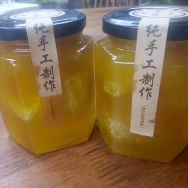 云南迪庆，努江，西藏一带高原野生悬崖上的岩峰蜜。