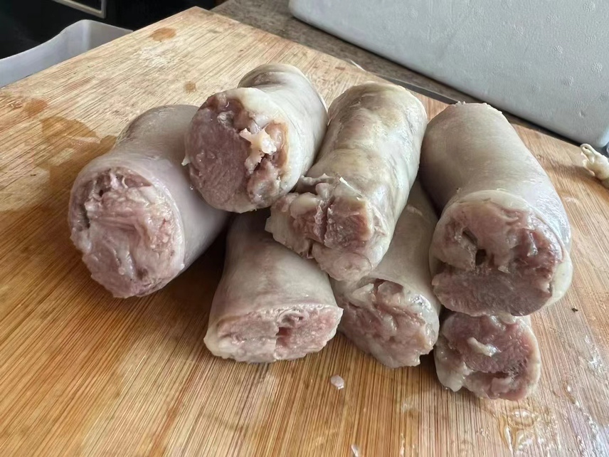 羽衣甘蓝与新鲜食材摆盘图
