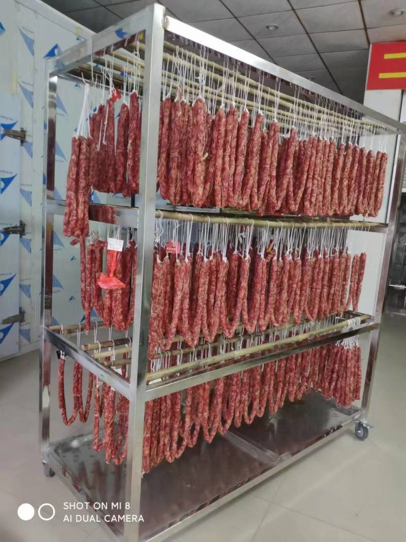 广式腊肠，自己新鲜猪肉加工腊肠，味道好。