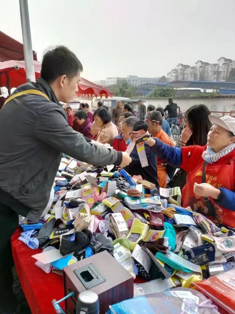 一场秋雨一场寒，好棉乡，好棉袜，袜子火爆季节来了，非常火