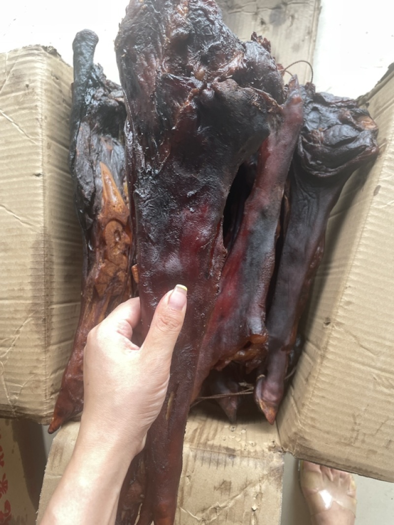 烟熏拉猪脚展会地摊烟熏腊猪脚腊肉腊肠腊五花肉烟熏腊猪脚干