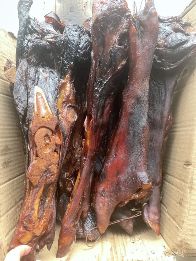 烟熏拉猪脚展会地摊烟熏腊猪脚腊肉腊肠腊五花肉烟熏腊猪脚干