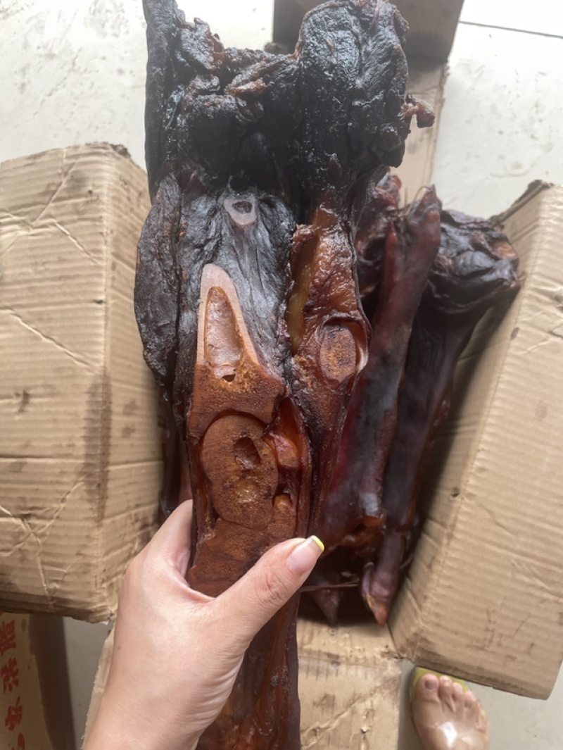 烟熏拉猪脚展会地摊烟熏腊猪脚腊肉腊肠腊五花肉烟熏腊猪脚干