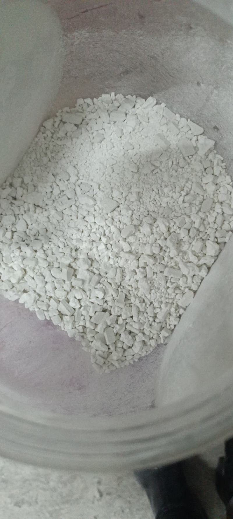 纯红薯淀粉，颗粒状，干度优自然晾晒不酸不臭，无沙无泥，优