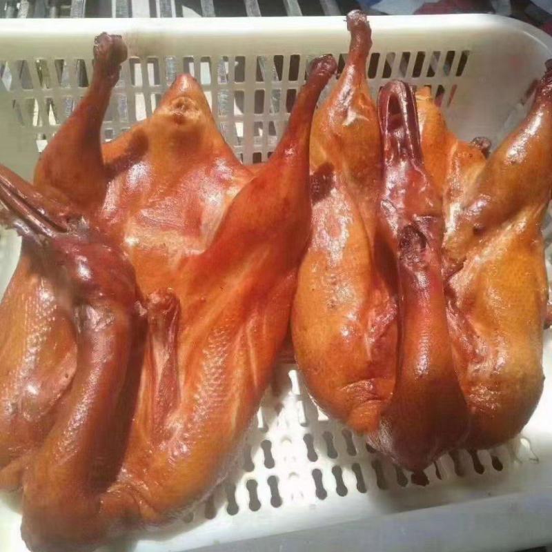 四川特产烟熏板鸭跑江湖卤菜店均可
