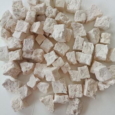 颜色纯白，手工切茯苓货源充足，欢迎联系