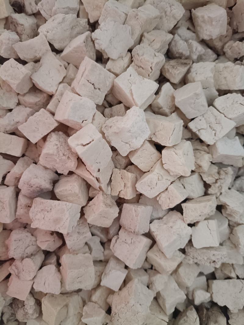 颜色纯白，手工切茯苓货源充足，欢迎联系